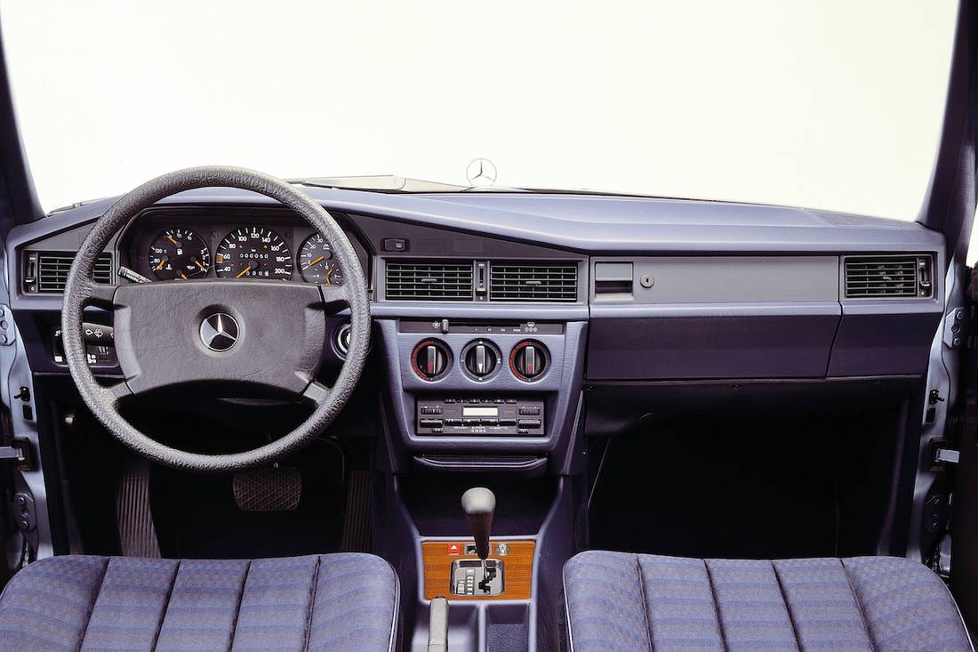 Mercedes 190 AS24 3.jpeg