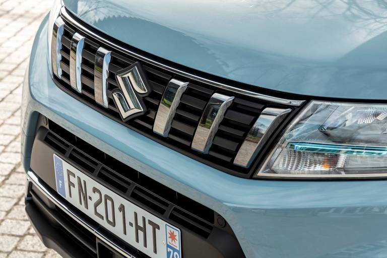 Suzuki Vitara Hybrid 4x4 : D'une (petite) pierre, deux coups. - AutoScout24