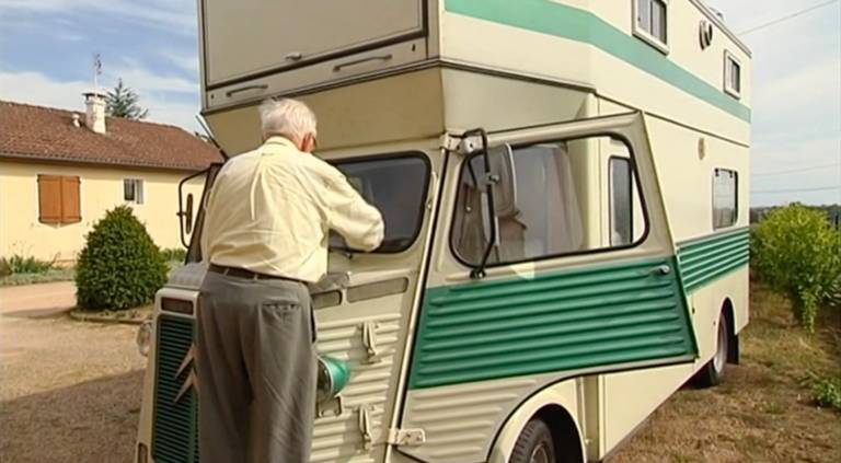 CITROEN ORIGINS ARCHIVES INA Des-vacances en TYPE H transforme 769 en camping car en 2009