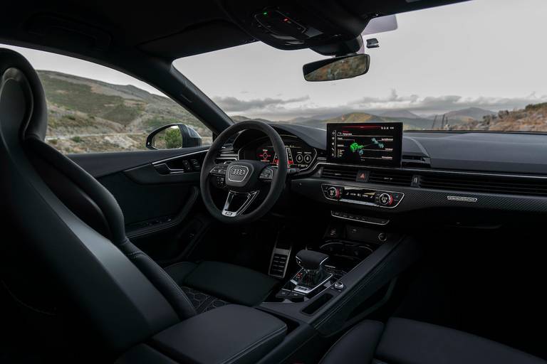 Audi RS 4 Competition Plus (2023) dashboard