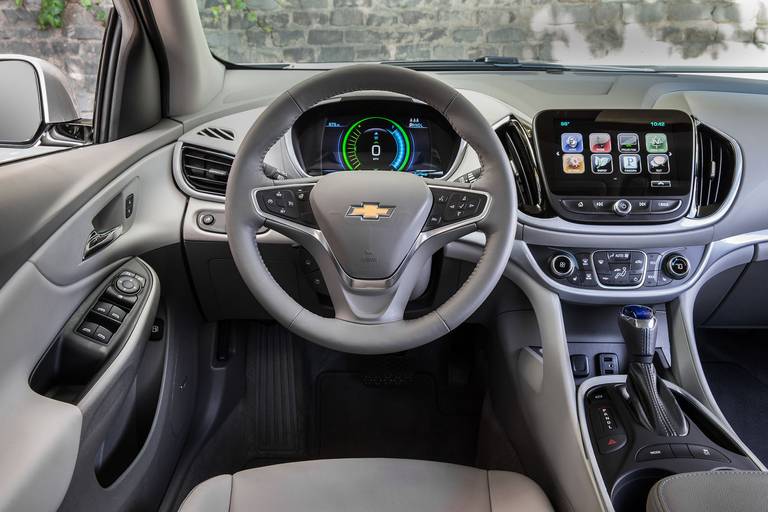 2016-Chevrolet-Volt-033