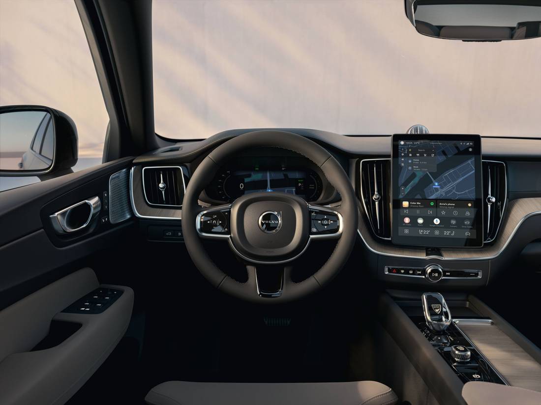 340834 Refreshed Volvo XC60 interior