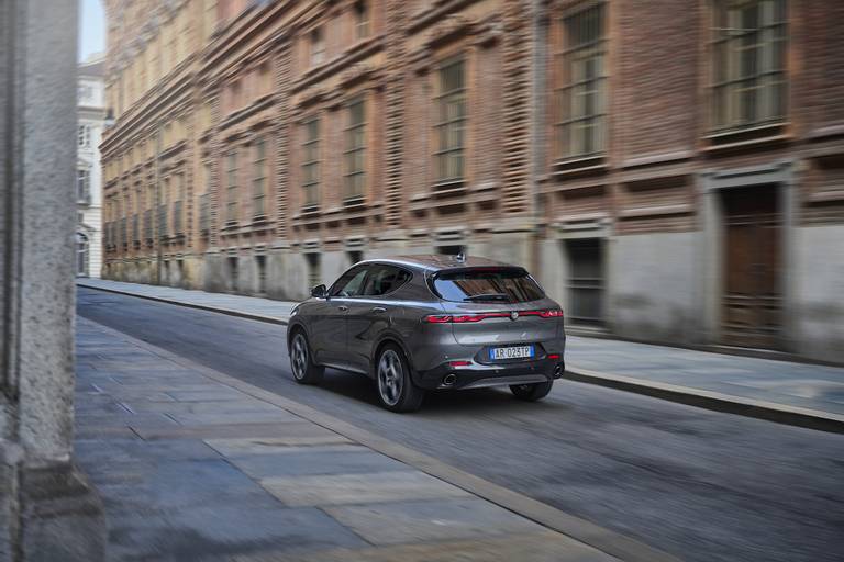 Alfa Romeo Tonale (2023) dynamic, rear view