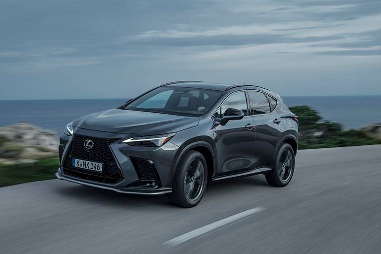 AS24 Lexus NX 2021 rijdend voor