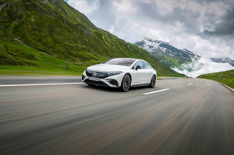 AS24 Mercedes EQS 2021 rijdend voor