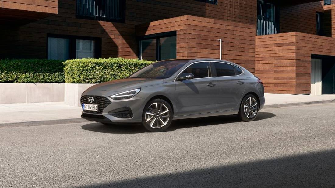 hyundai-i30-fastback-0324-02_wid_1024_bfc_off