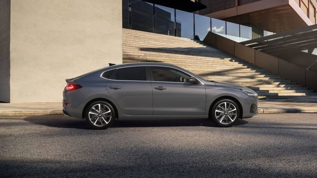 hyundai-i30-fastback-0324-03_wid_1024_bfc_off