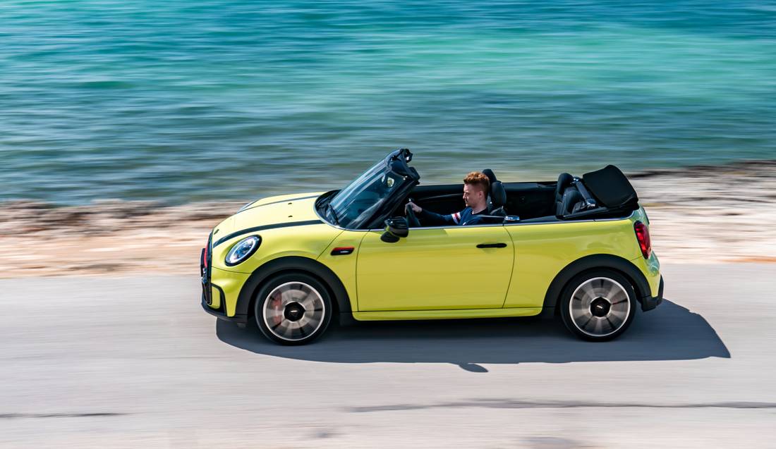 mini-cabrio-john-cooper-works-side