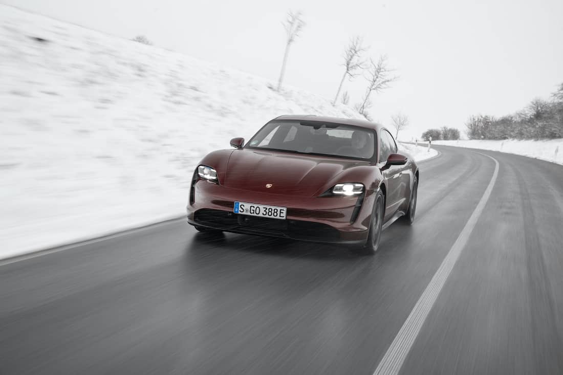 AS24 Porsche Taycan RWD 2021 rijdend voor