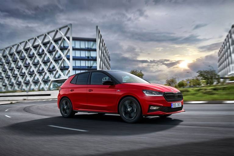 Skoda Fabia Monte Carlo (2023) rijdend, vooraanzicht