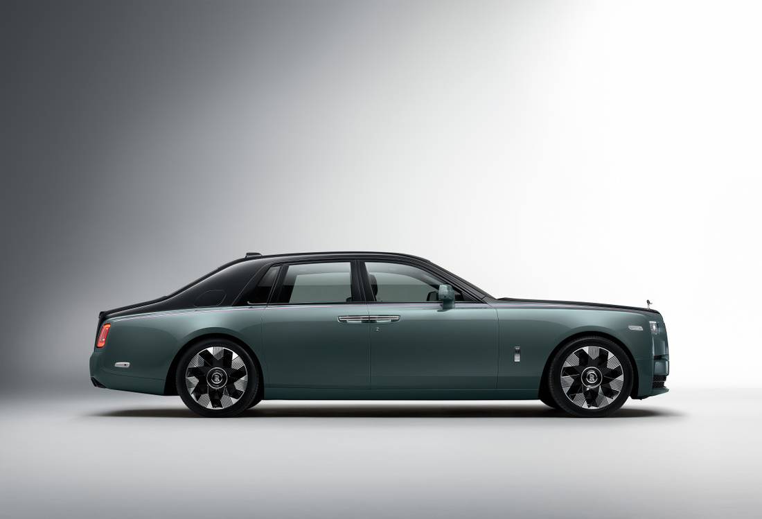 P90462873_highRes_rolls-royce-phantom-