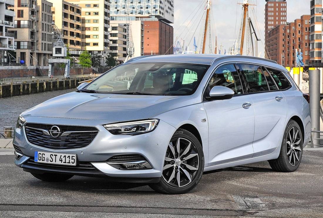 https://www.autoscout24.be/cms-content-assets/1U4GSpzog7pS2hrwKFBlR7-0163c4fd4551e410e26e37a4b8c72d55-opel-insignia-sports-tourer-front-1100.jpeg