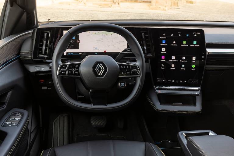 Renault Mégane E-Tech (2023) dashboard