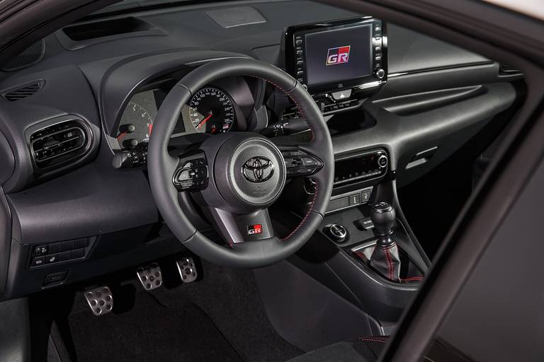 AS24 Yaris interieur