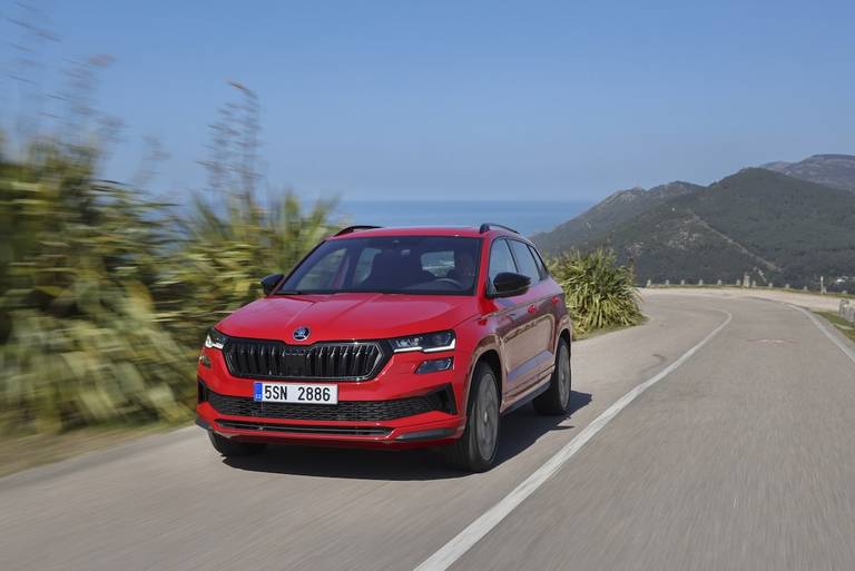 Skoda Karoq (2023) rijdend, vooraanzicht