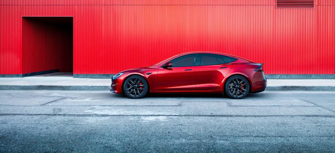 Tesla Model S Plaid (2023) banner