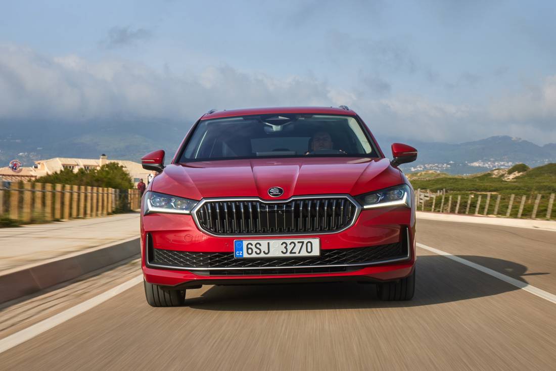 skoda-superb-combi-2024-review-kijk-maar-goed-want-zo-ziet-de-ideale-auto-eruit-2024-04