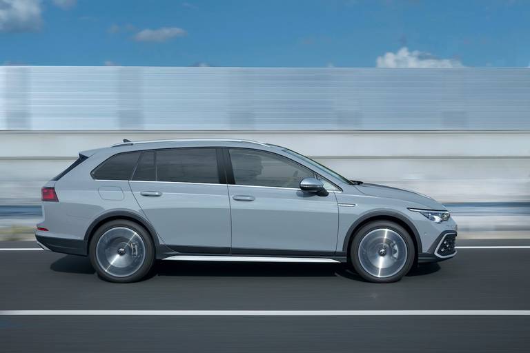 AS24 VW Golf Alltrack 2021 rijdend profiel