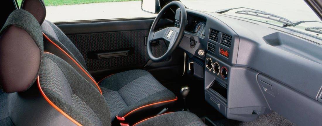 peugeot-309-interior