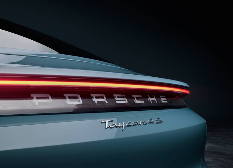 Porsche Taycan 4S logo