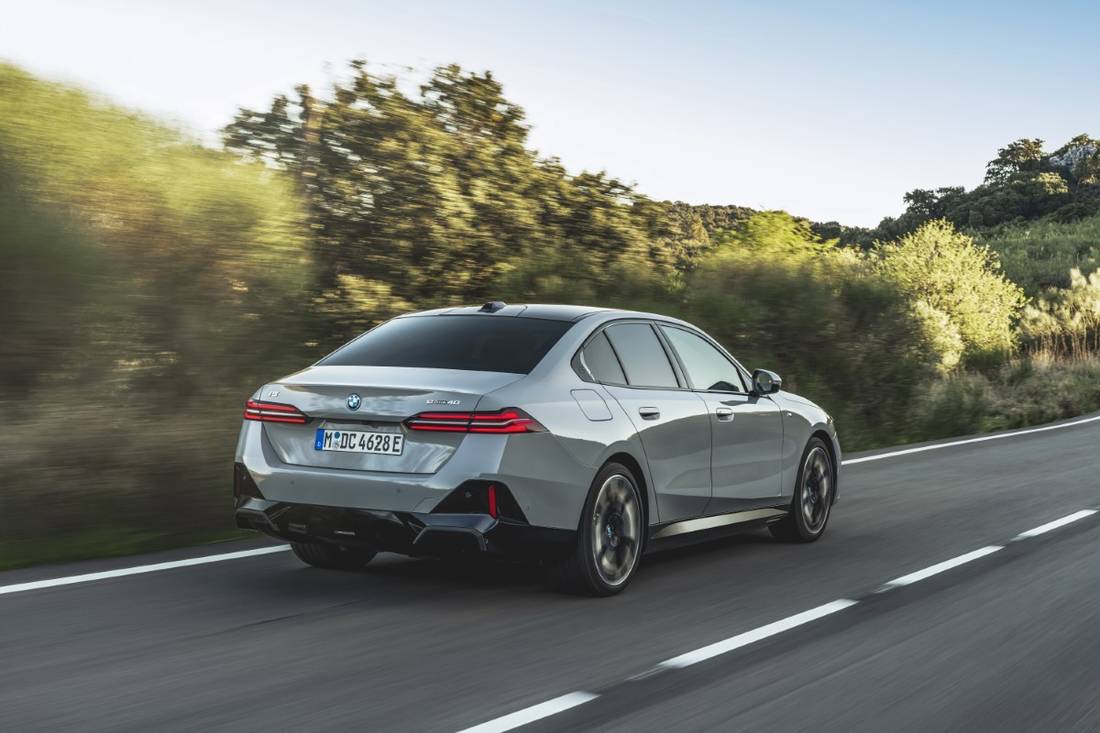 P90505028_highRes_the-new-bmw-i5-edriv