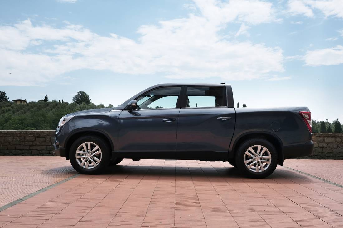 SsangYong Musso side