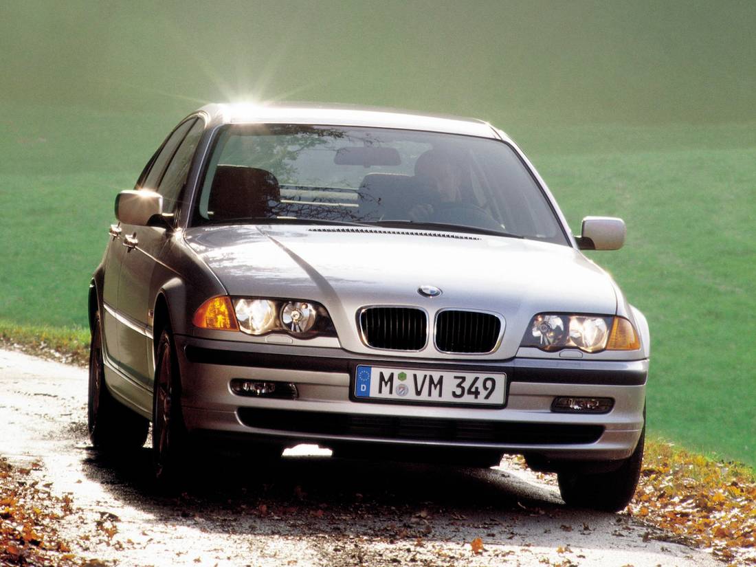 AS24-modelpagina-bmw-330_04.jpeg