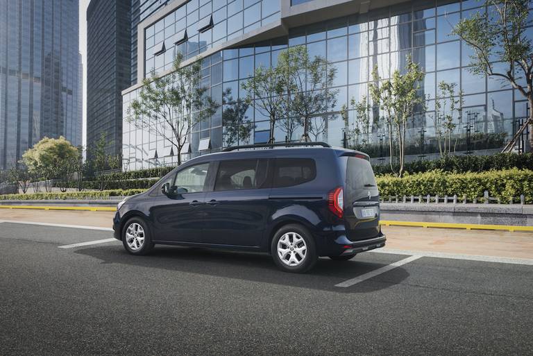 Renault Grand Kangoo (2023) static, rear view