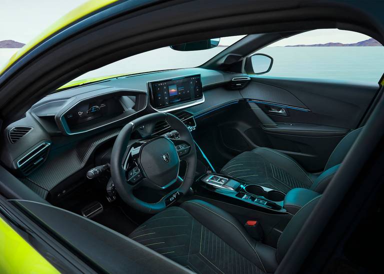 Peugeot e-208 (2023) interior