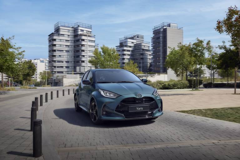 Vernieuwde Toyota Yaris (2025) maakt sportieve rijders en boomknuffelaars blij