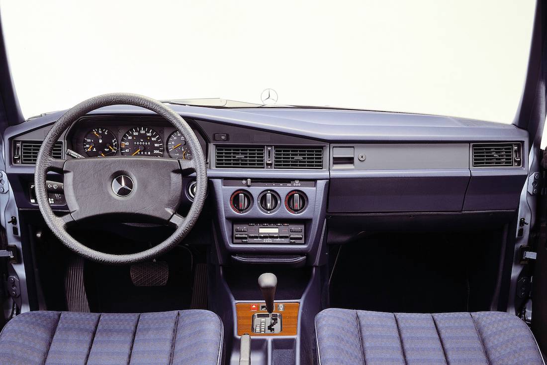 Mercedes 190 AS24 3