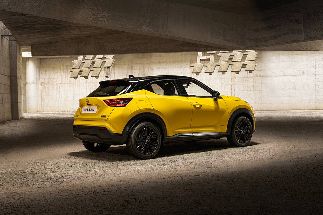 JUKE MC 2024 - Exterior iconic yellow body color - N-Sport - side static view
