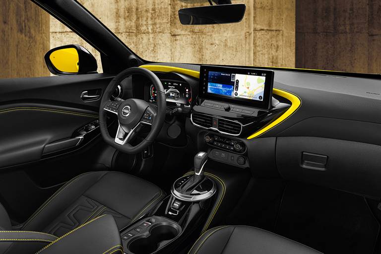 JUKE MC 2024 - interior iconic yellow body color - N-Sport - driver cockpit side view