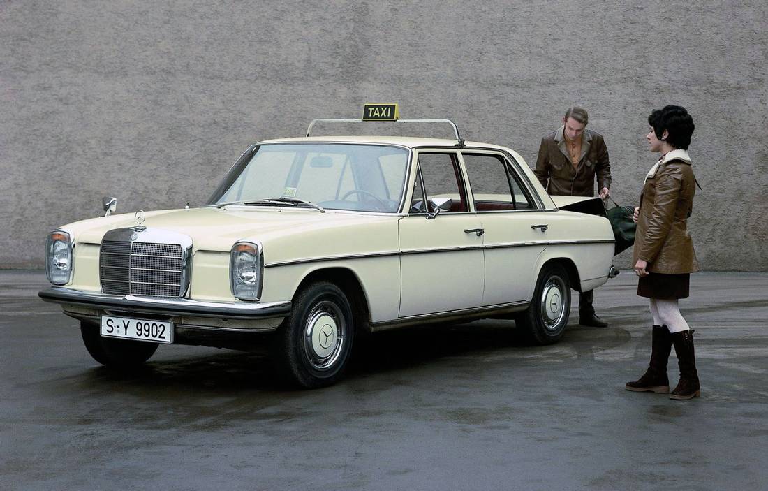 Mercedes-Benz 200 AS24 2.jpeg