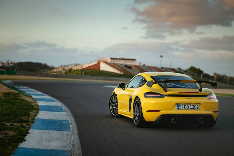 Porsche 718 Cayman GT4 RS (2022) statisch, achteraanzicht