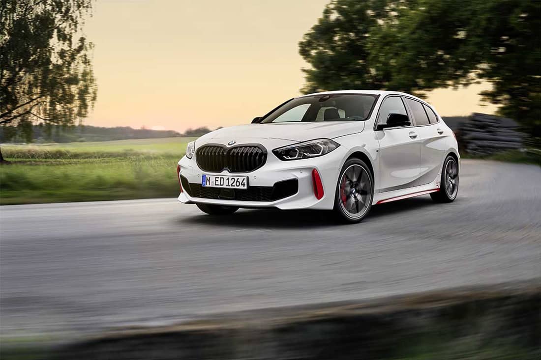 AS24 BMW 128ti 2021 rijdend voor