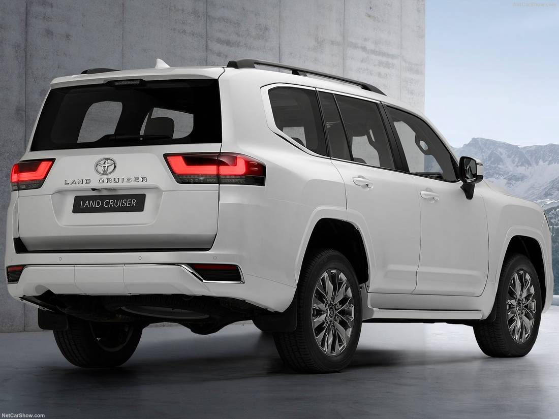 Toyota-Land_Cruiser-2022-1600-05