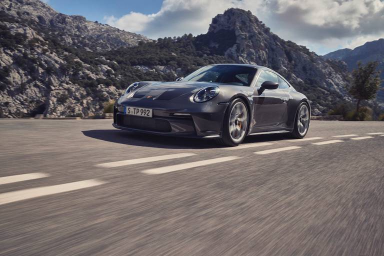 AS24 Porsche 911 GT3 Touring 2021 rijdend voor