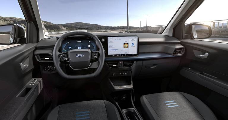 Ford E-Tourneo Courier (2023) dashboard