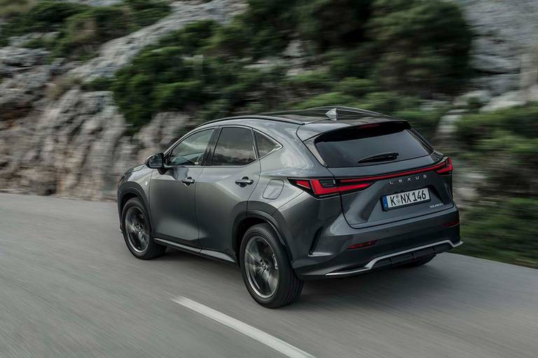 AS24 Lexus NX 2021 rijdend achter