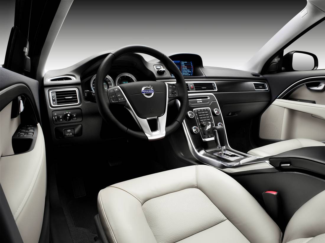 37384_Volvo_V70