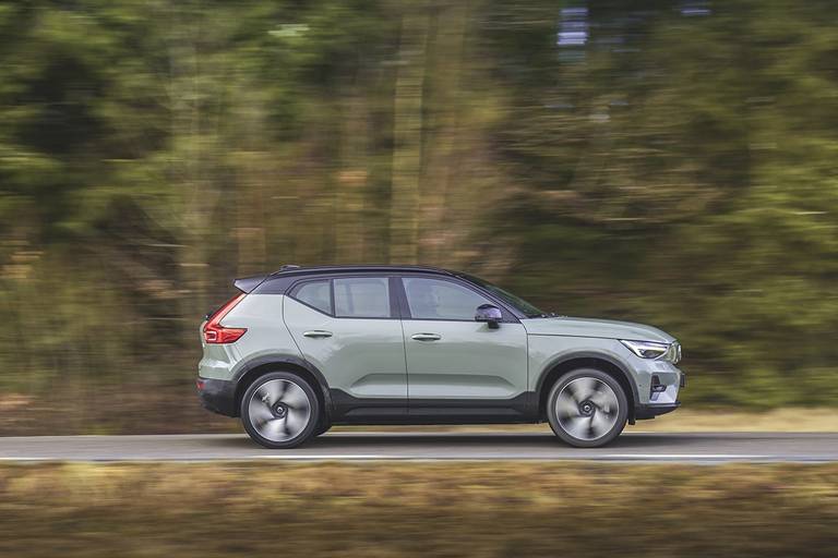 Volvo XC40 Recharge (2023) dynamic, side view