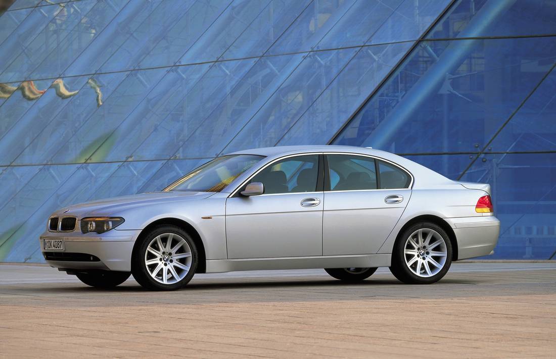 bmw-735i-side