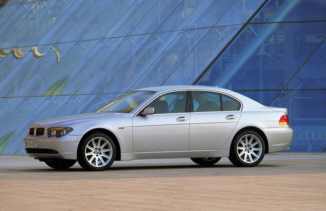 bmw-735i-side