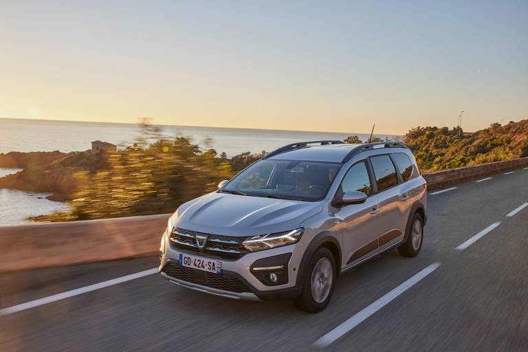 Dacia Jogger (2022) rijdend, vooraanzicht