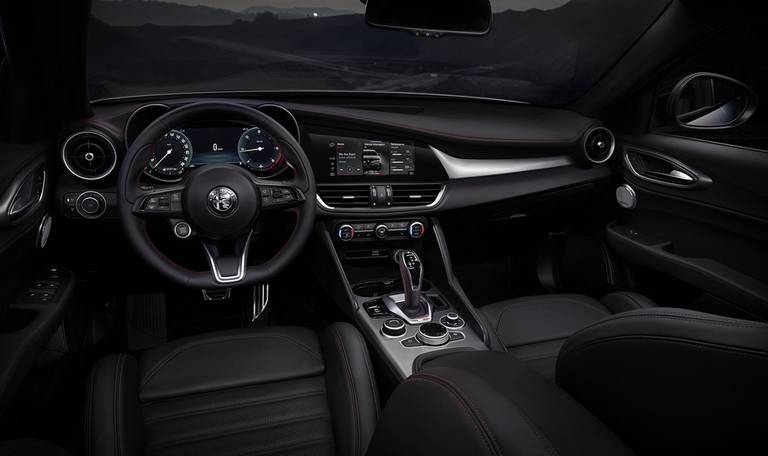 Alfa Romeo Giulia (2023) interior