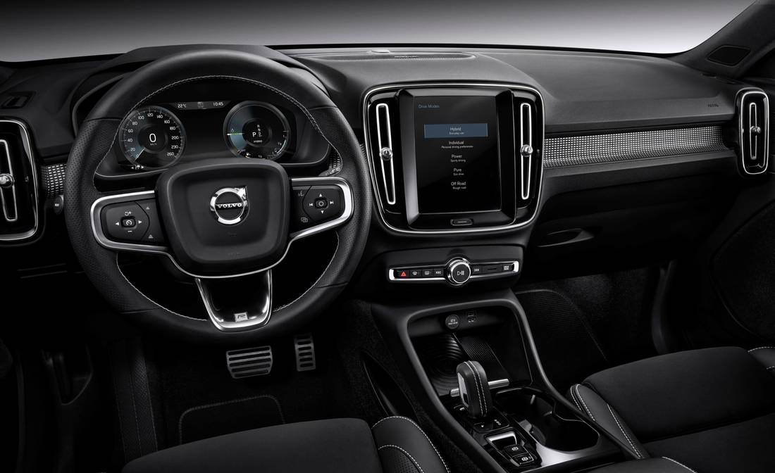 volvo-xc40-t5-twin-engine-interior