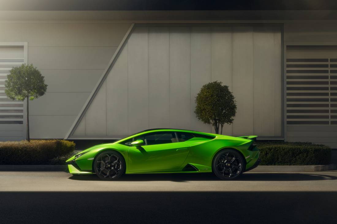 Huracan Technica side.jpg