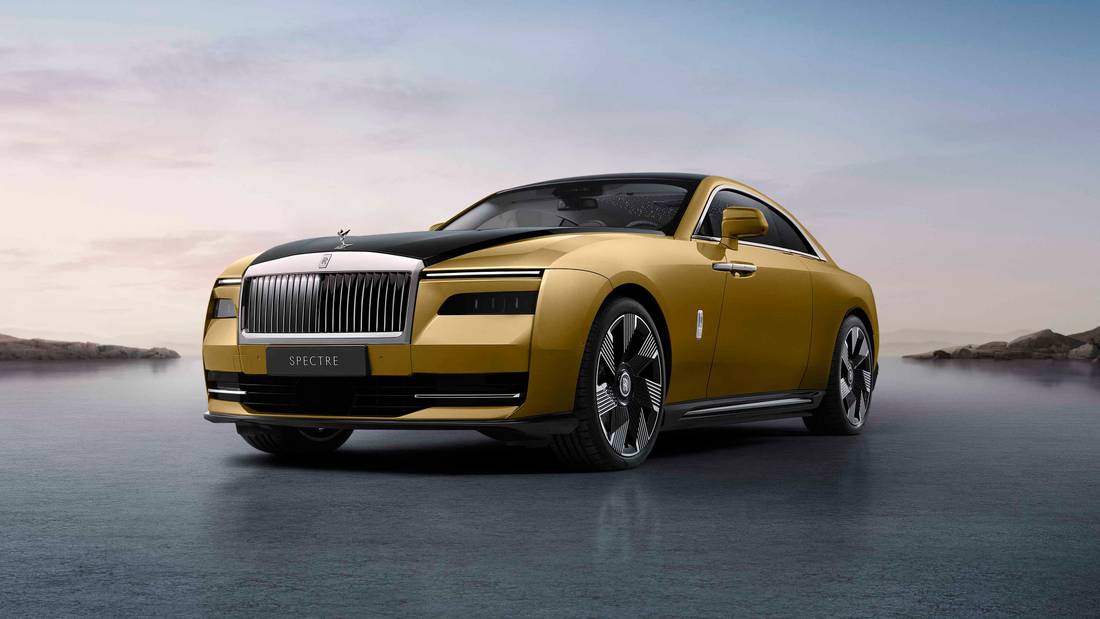 P90483624_highRes_spectre-unveiled-the