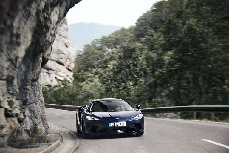 AS24 McLaren GT 2021 rijdend voor